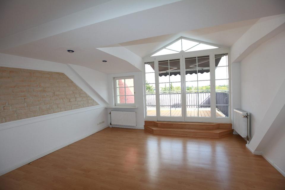 Thumbnail-Schöne, renovierte 3,5 Zimmer-Wohnung (bezugs-und provisionsfrei)