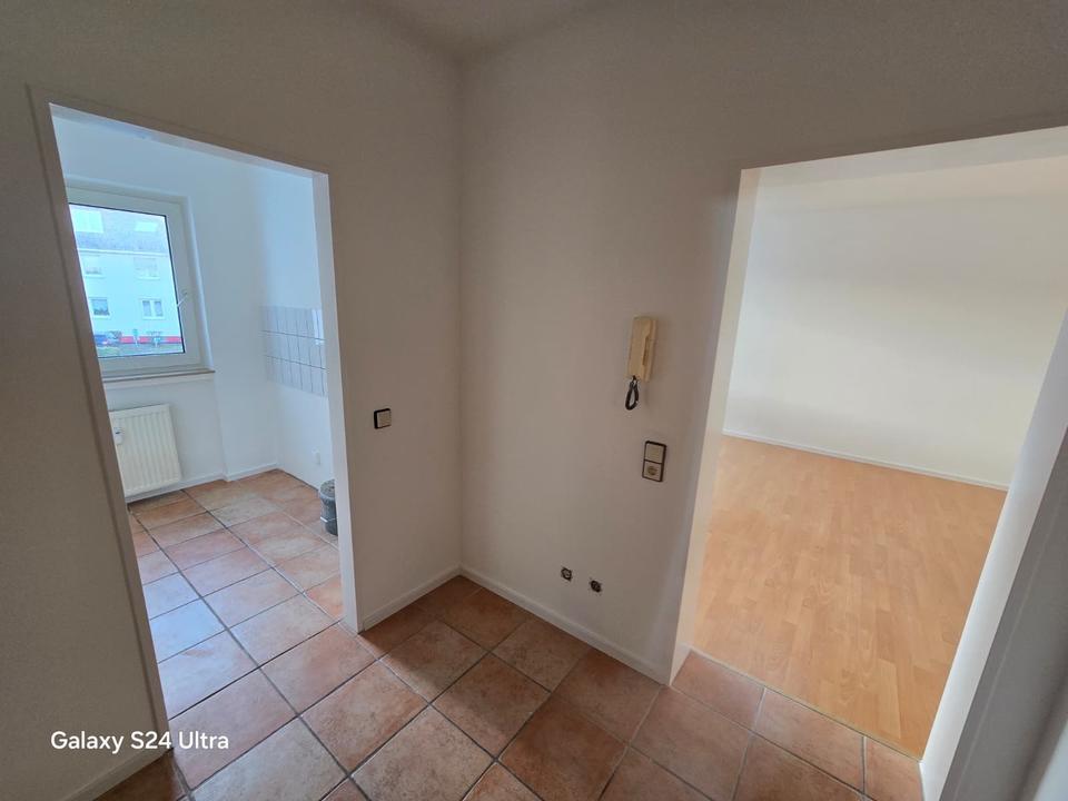 Thumbnail-Schöne 1-Zimmer-Wohnung mit Balkon und Garage