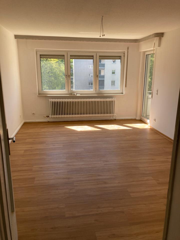 Thumbnail-Gut geschnittene 3-Zimmer-Wohnung mit neuem Bodenbelag
