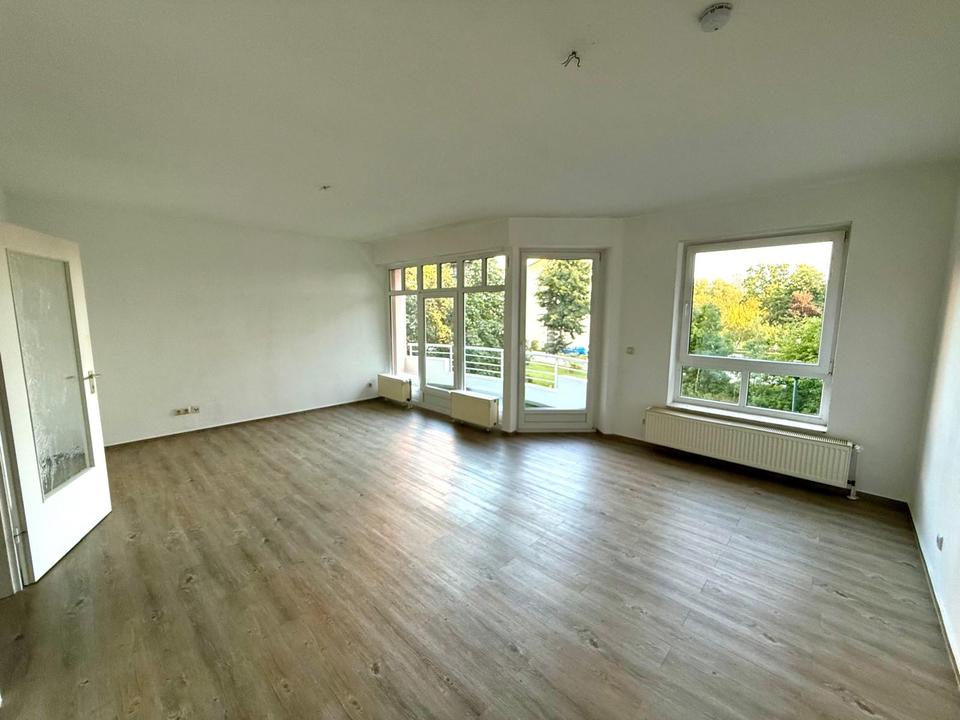 Thumbnail-Helle 1-Raum Wohnung am Kulturpark mit Balkon Stellplatz Keller