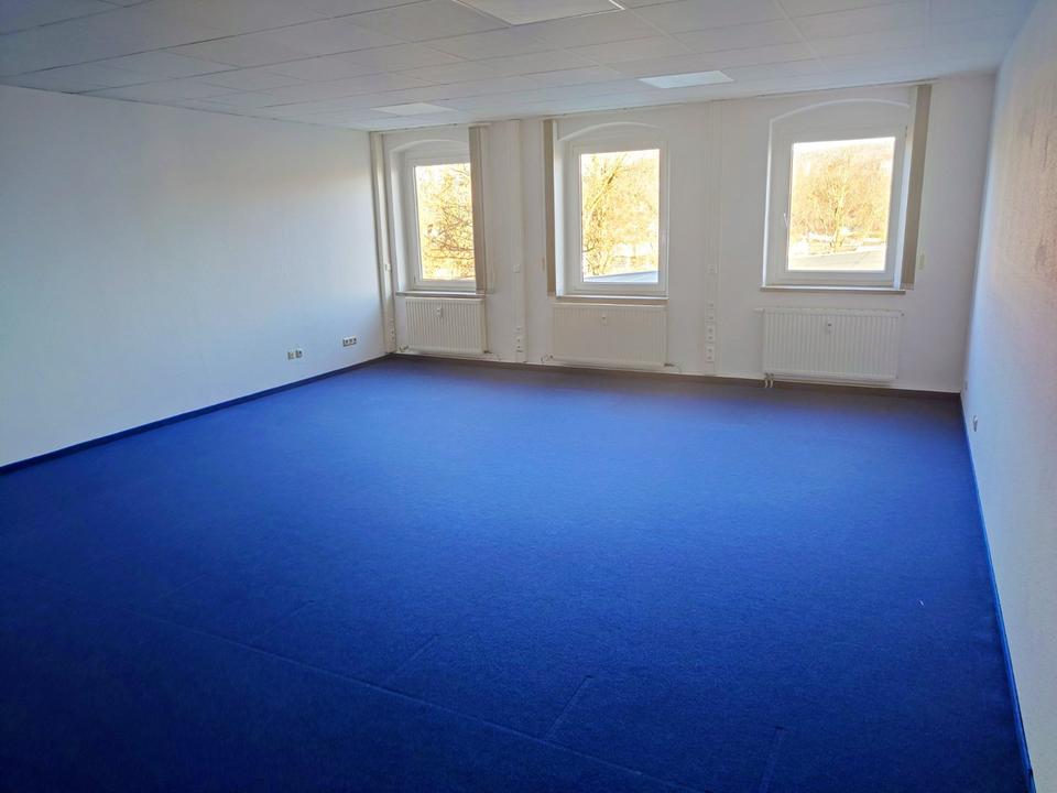 Thumbnail-Büroräume im Zentrum von Aue mit eigenen Parkplätzen an Eingang