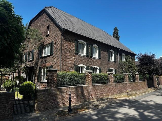 Thumbnail-In dieser besonderen Wohnung trifft historischer Charme auf modernen Wohnkomfort, und das mit einem ausgeprägten Haus im Haus Gefühl.