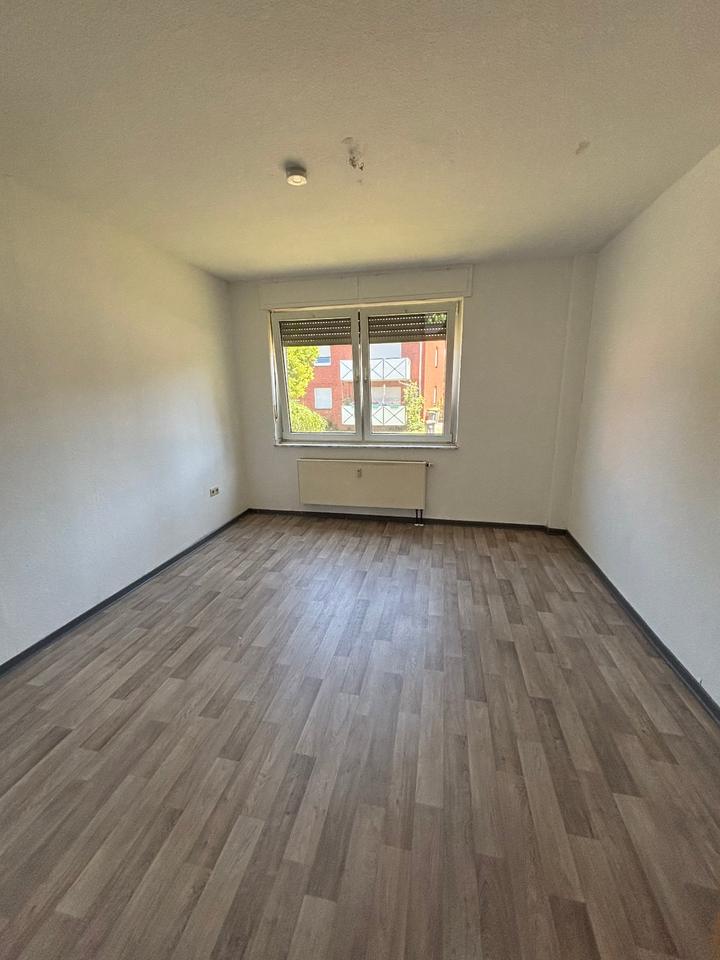 Thumbnail-4 Zimmer-Erdgeschoss-Wohnung in ruhiger Wohnanlage