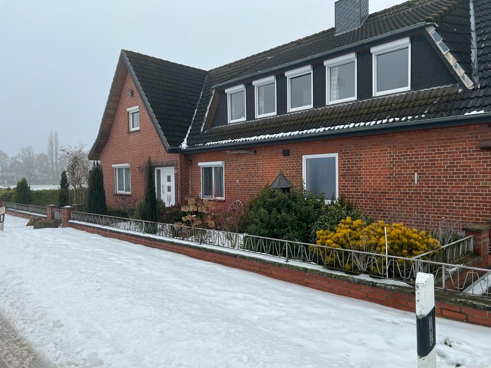 Thumbnail-Zur Miete: Zweifamilienhaus in Barrien, 5 Garagen und viel Platz