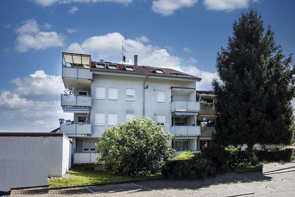 Thumbnail-GALERIEZAUBER: 3-Zi. DG-Whg in Eimeldingen mit Balkon, Galerie, Garage + Keller
