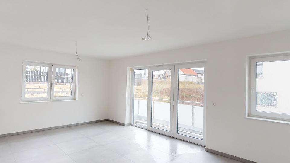 Thumbnail-*** Helle 3,5-Zimmerwohnung mit Balkon und Stellplätzen ***