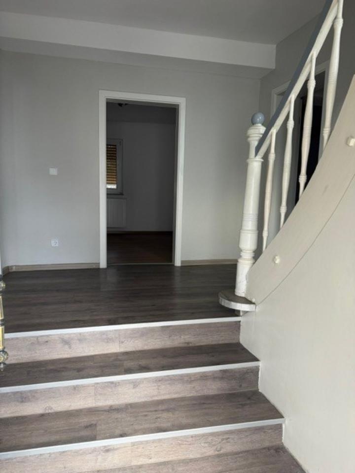 Thumbnail-Einfamilienhaus in Marburg-Schröck 6ZKB 140m²