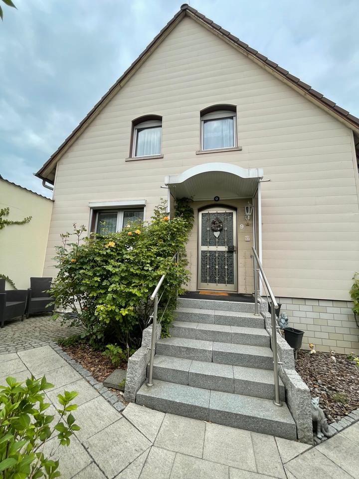 Thumbnail-Schönes Freistehendes Einfamilienhaus in Niederhöchstadt