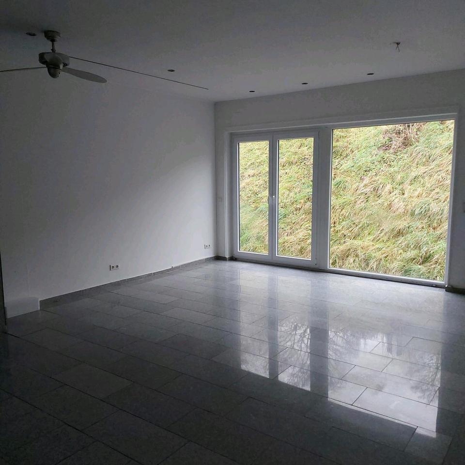 Thumbnail-Sehr große 4-Zimmer-Wohnung am Waldrand zu vermieten