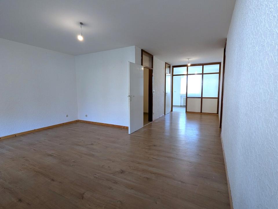 Thumbnail-Geräumige Wohnung ab sofort zu vermieten