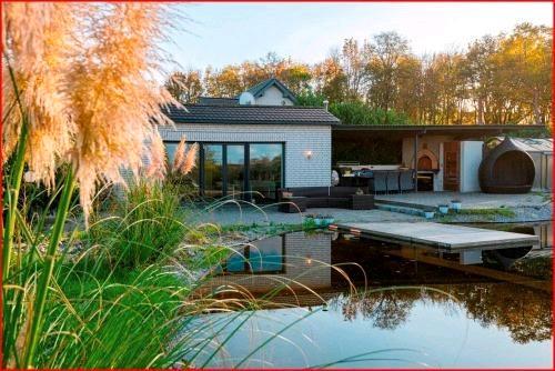 Thumbnail-Freistehendes Einfamilienhaus 362m² mit Poolhaus & Pool - 6482m²