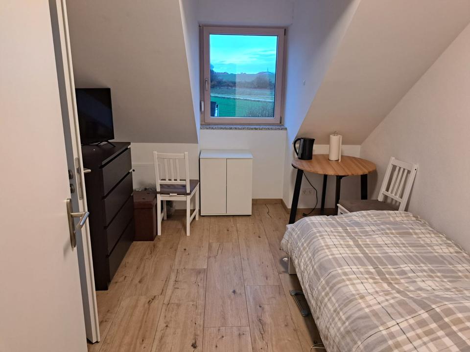 Thumbnail-Charmantes Möbeliertes Zimmer