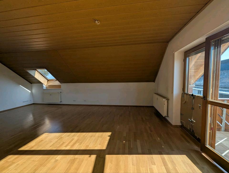 Thumbnail-2 ZKB Dachgeschosswohnung + Balkon