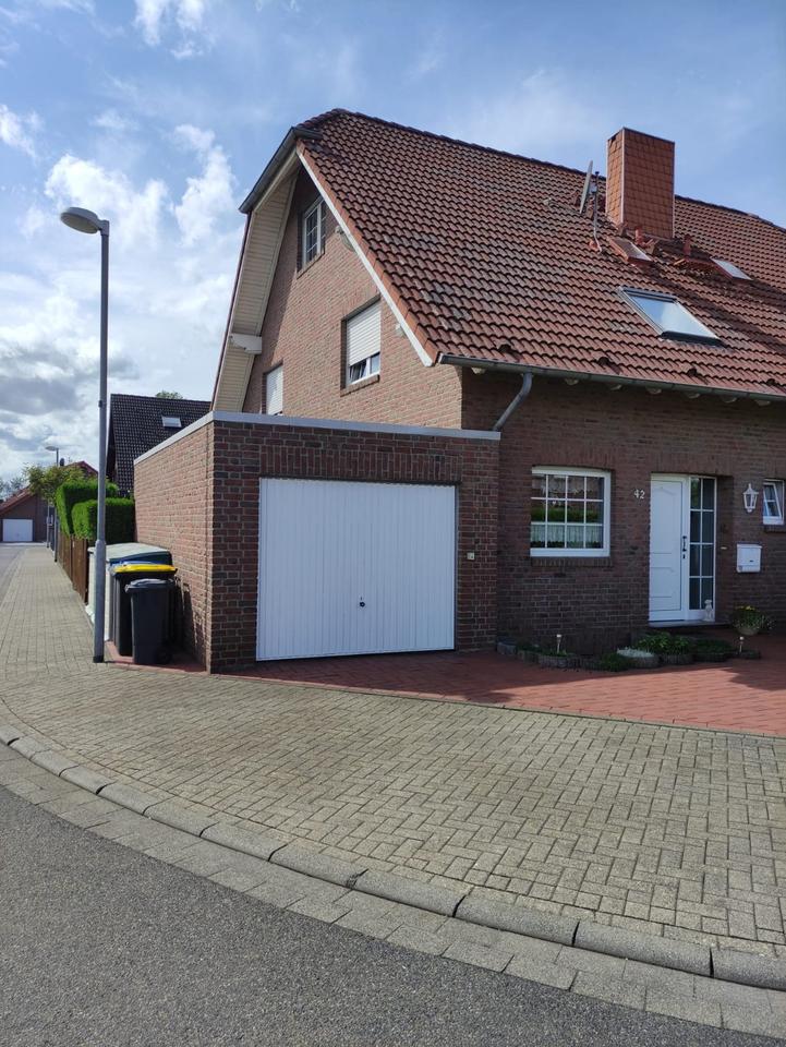 Thumbnail-Provisionsfreie Doppelhaushälfte mit Garage und Keller