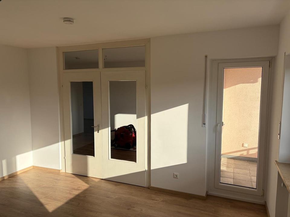 Thumbnail-Alles NEU renov. 3-Zi.-Wohnung im Erdgeschoss zu vermieten. Balkon + neues Bad + Gäste WC