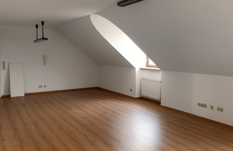 Thumbnail-Taläcker: 2‑Zimmer Dachgeschoss ab sofort – inkl. EBK, TG, Keller