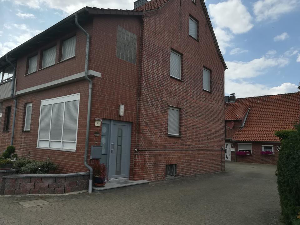 Thumbnail-Doppelhaushälfte mit Blick auf die Felder