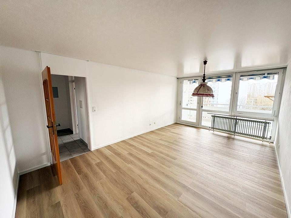 Thumbnail-Helle 2,5 Zimmer Wohnung in Perlach mit Balkon, TG und Aufzug
