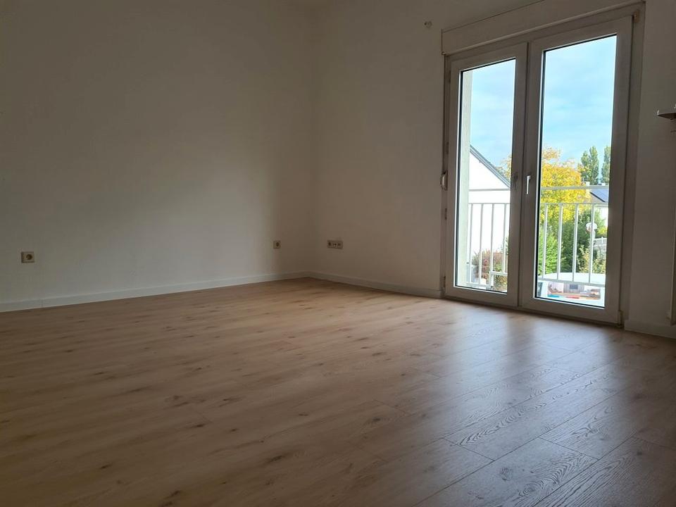 Thumbnail-Sonnige Wohnung mit Balkon und 4 Zimmern in guter Lage