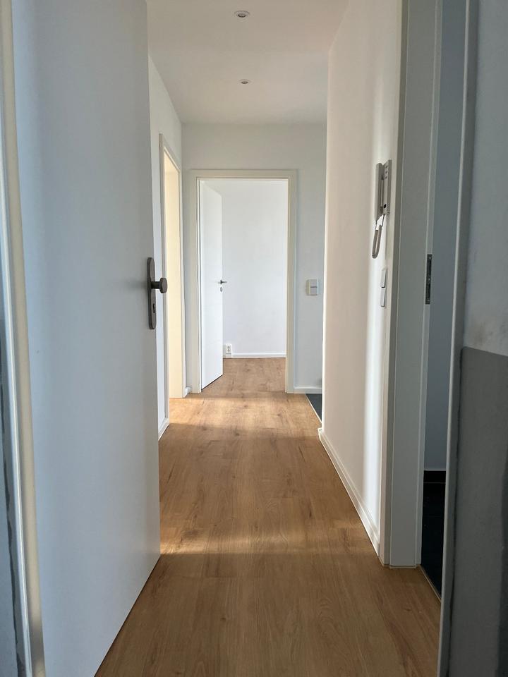 Thumbnail-Frisch renovierte 3-Zimmer-Wohnung mit Einbauküche und Balkon