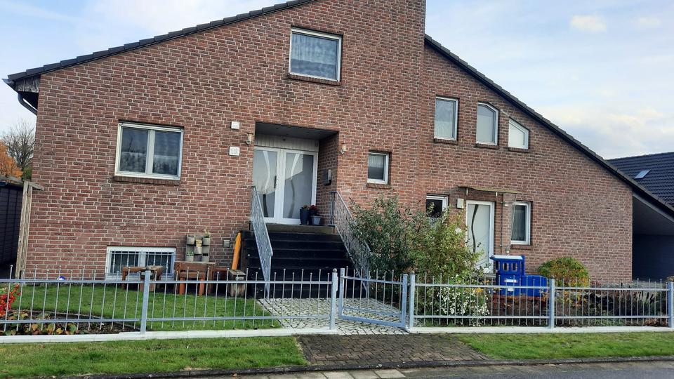 Thumbnail-Von Privat: Einfamilienhaus mit Einliegerwohnung in ruhiger Lage