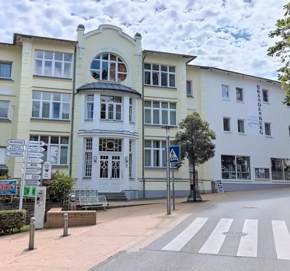 Thumbnail-Kleine 2 RW mit EBK, Balkon, Fahrstuhl und Stellplatz, 80 m vom Hauptstrand! Sofort verfügbar!