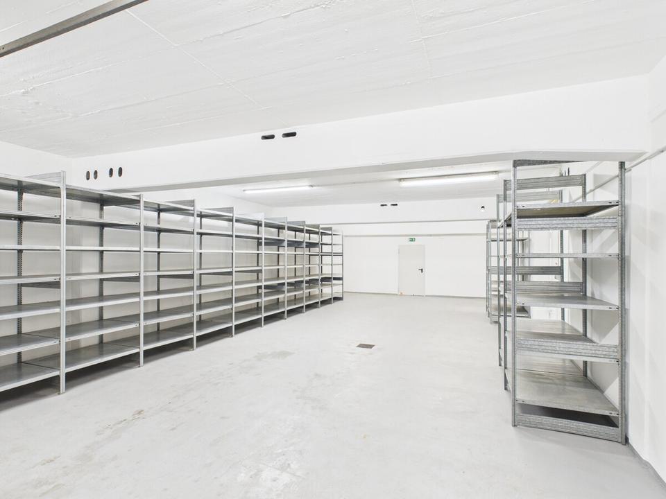 Thumbnail-Kompakte Gewerbefläche im Gewerbepark – 100 m² Lagerhalle verfügbar