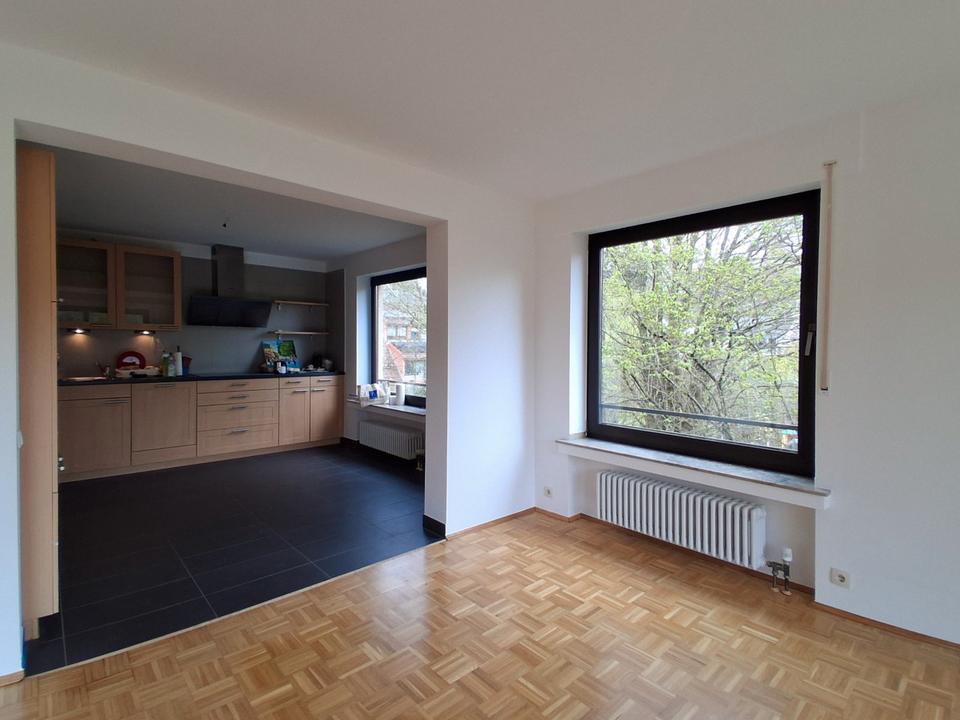 Thumbnail-Großzügige 5-Zimmer-Wohnung (138 m²) mit Balkon, Keller, Garage