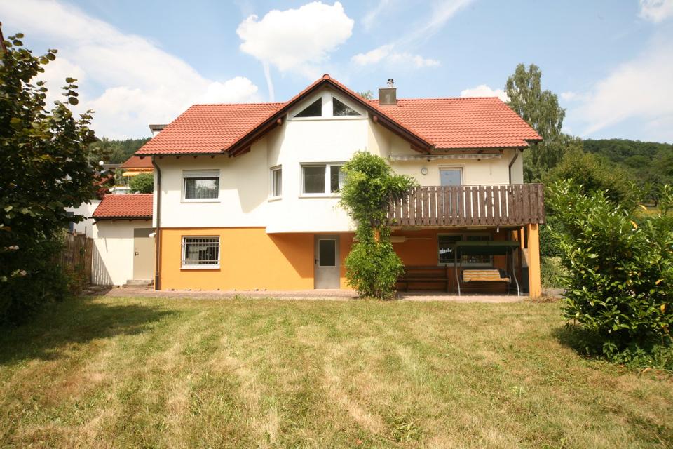 Thumbnail-Geräumiges Einfamilienhaus mit 7 Zimmern und großem Garten