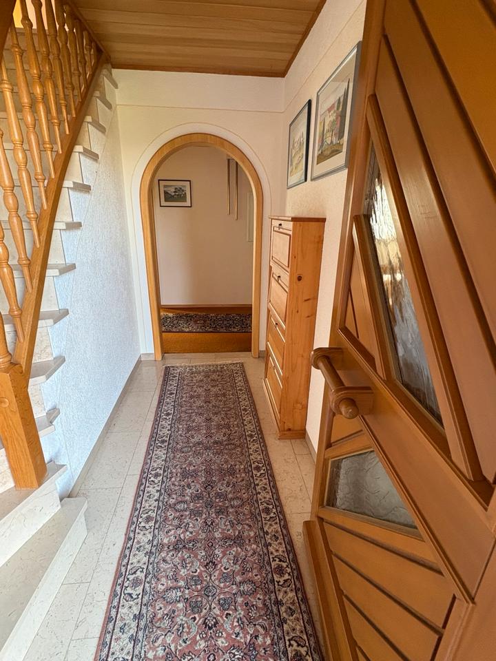 Thumbnail-Großzügige 4-Zimmer-Erdgeschosswohnung in Zweifamilienhaus