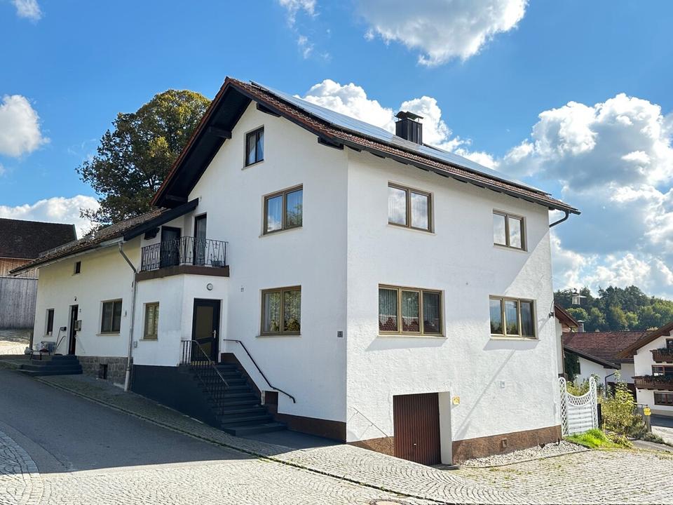 Thumbnail-Gelegenheit: 2 Häuser m. ehem. Gastwirtschaft bzw. Büro od. Laden, ca. 300 m2, PV-Anlage + 3 Garagen