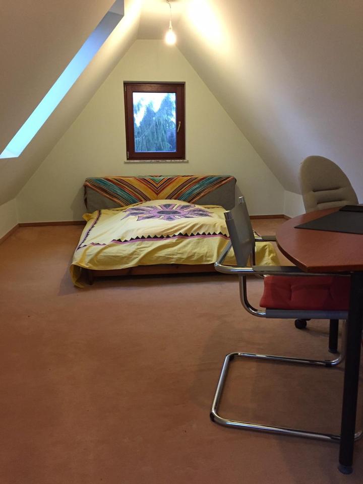 Thumbnail-Zimmer im Einzelhaus mit Bad und Küche zu vermieten an Studentin