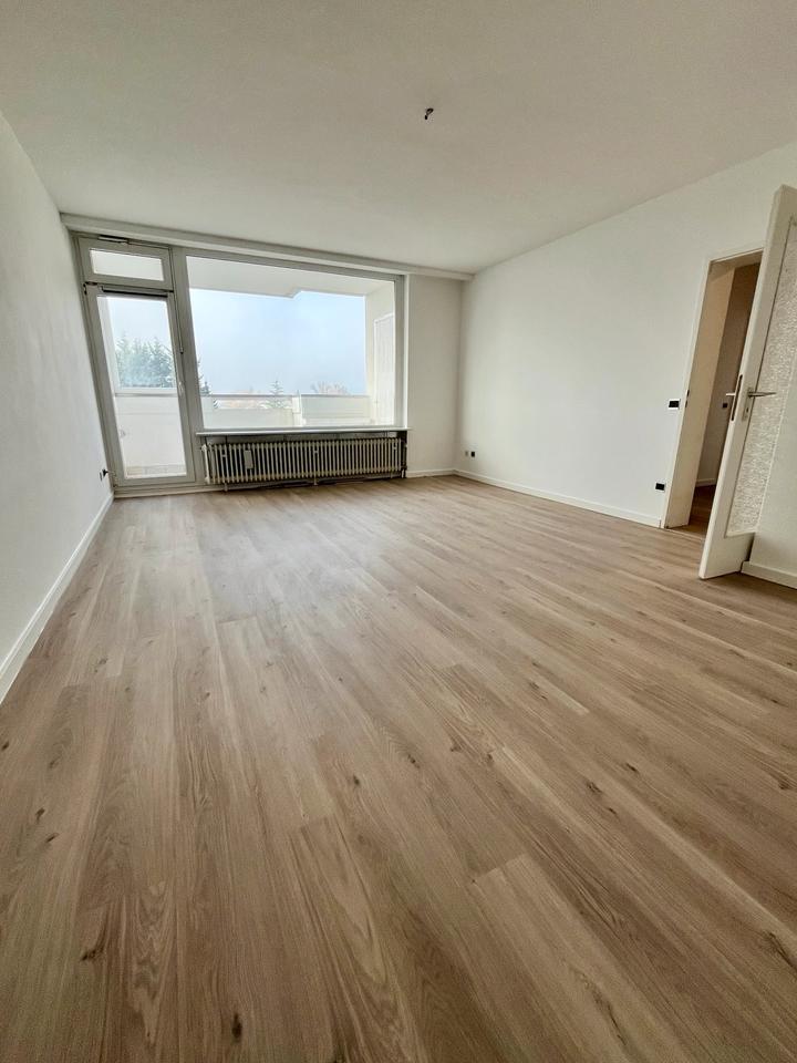 Thumbnail-Sehr zentral! Helle renovierte 2-Zimmer-Wohnung mit Balkon