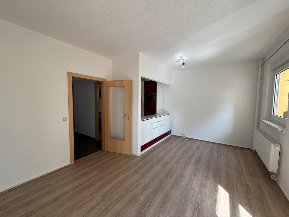 Thumbnail-Renovierte 2-Raum Wohnung mit Einbauküche & Blick ins Grüne