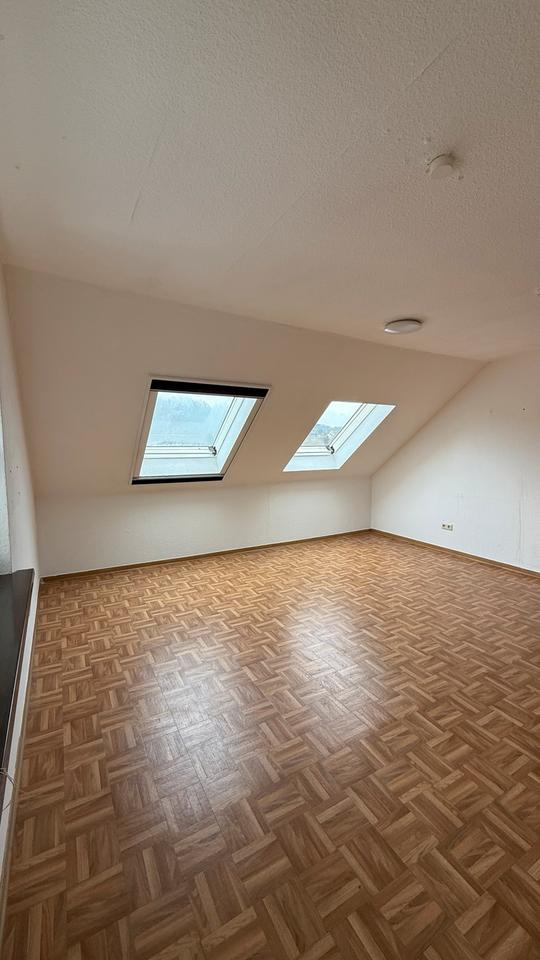 Thumbnail-Gemütliche 2 Zimmer Dachgeschoss Wohnung