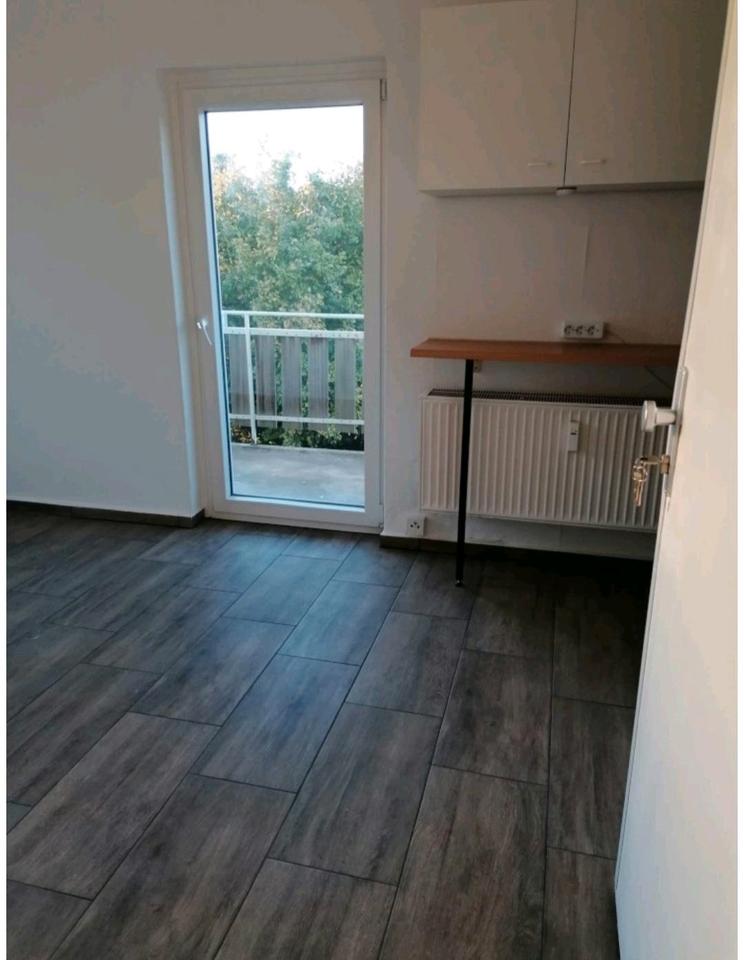 Thumbnail-Schönes Apartment Zimmer mit Einbauküche und Balkon zu vermieten.