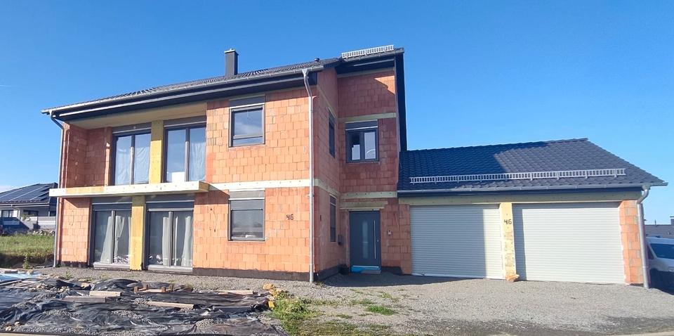 Thumbnail-Großes Mehrfamilienhaus mit Doppelgarage und Garten