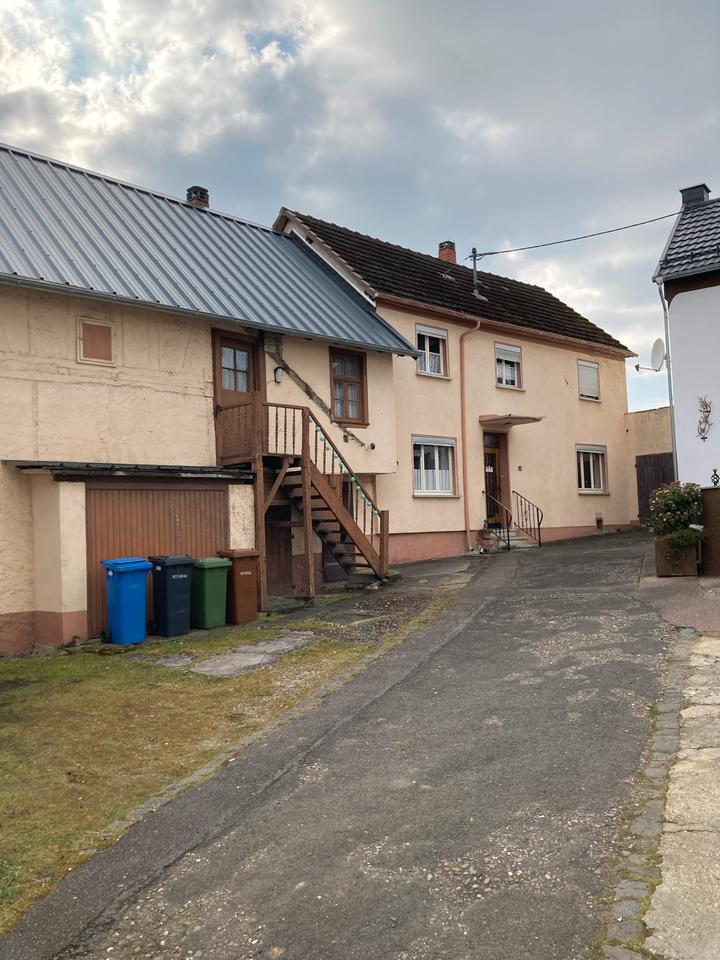 Thumbnail-Altes kleines Bauernhaus