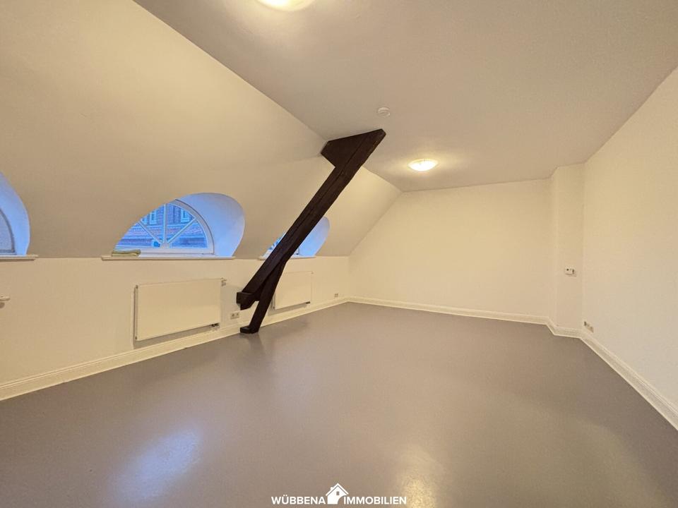 Thumbnail-Altbaucharme - 3 Zimmer Wohnung mit EBK in ruhiger Stadtlage zu vermieten!