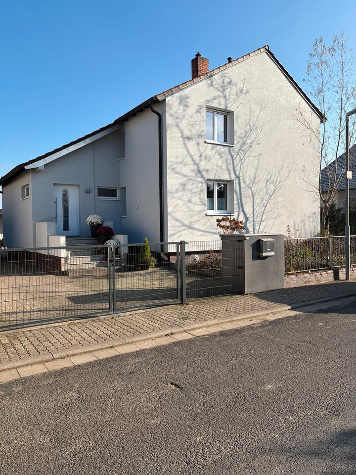 Thumbnail-Ein-Zweifamilienhaus in 67149 Meckenheim