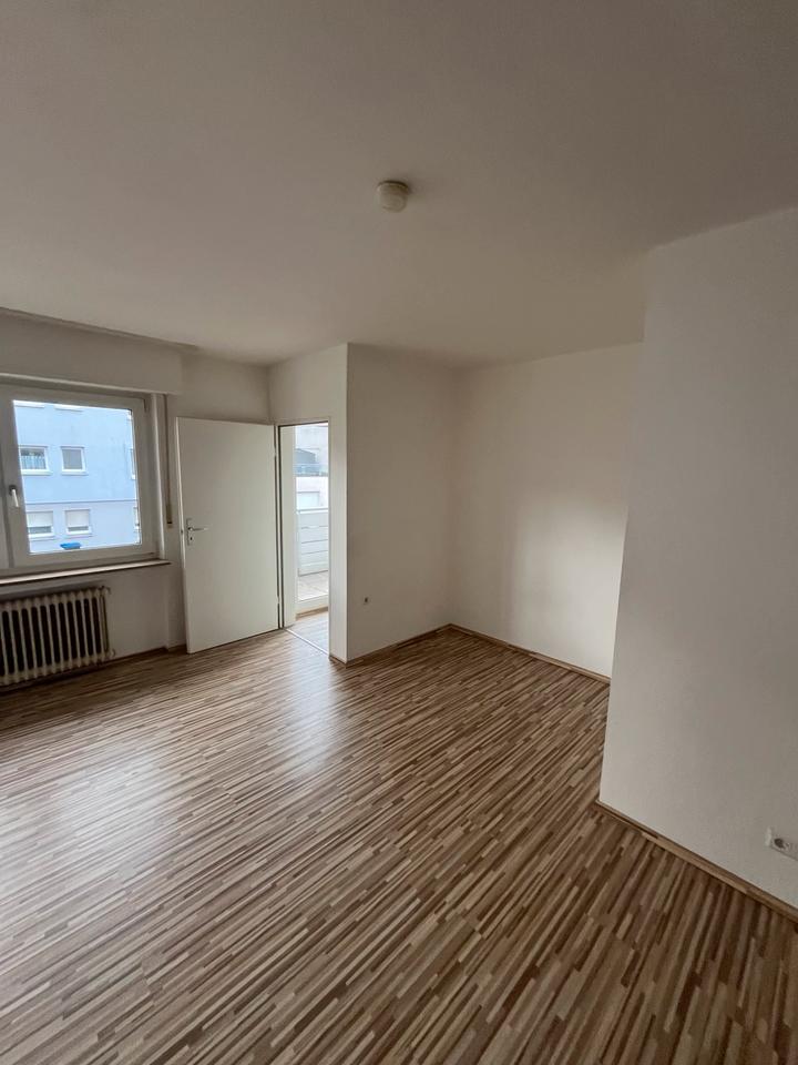 Thumbnail-Lichtdurchflutete 1-Zimmerwohnung mit Balkon, EBK und Keller