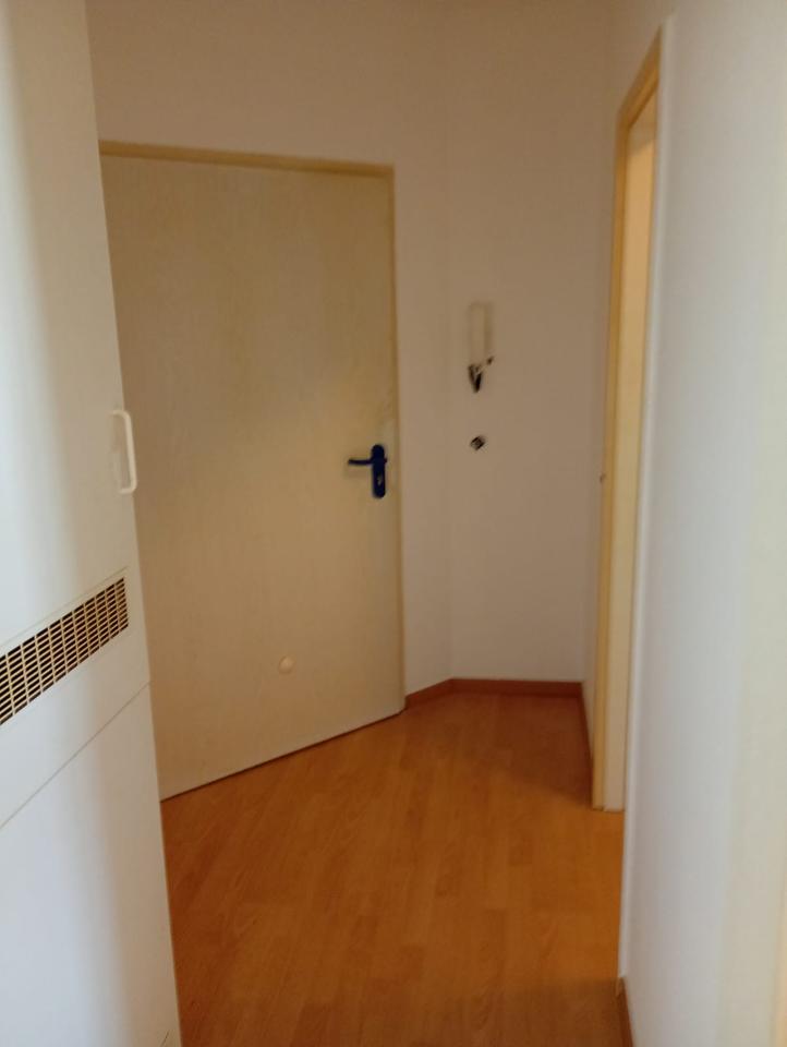 Thumbnail-Helle Einraum-Wohnung in Stadtnähe zu vermieten