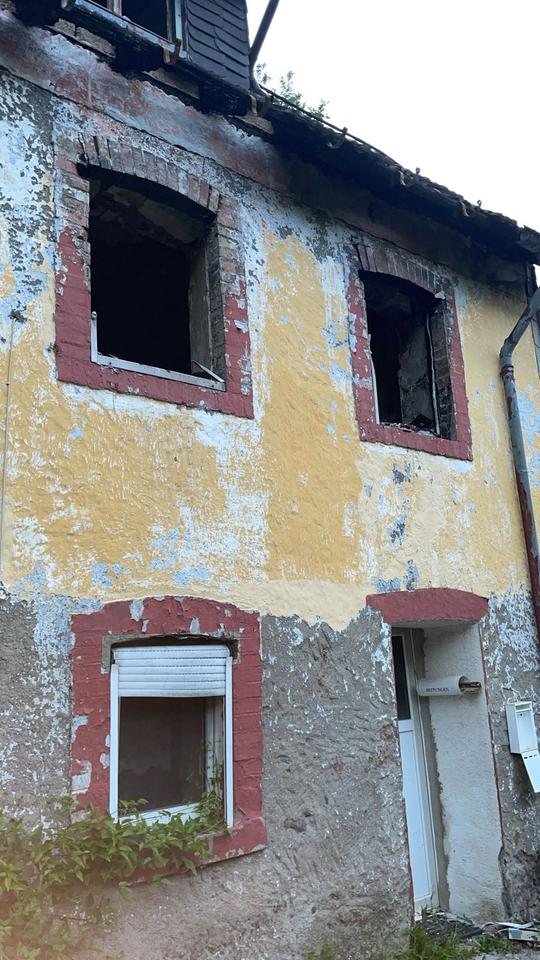 Thumbnail-Brandhaus mit Grundstück zu verkaufen