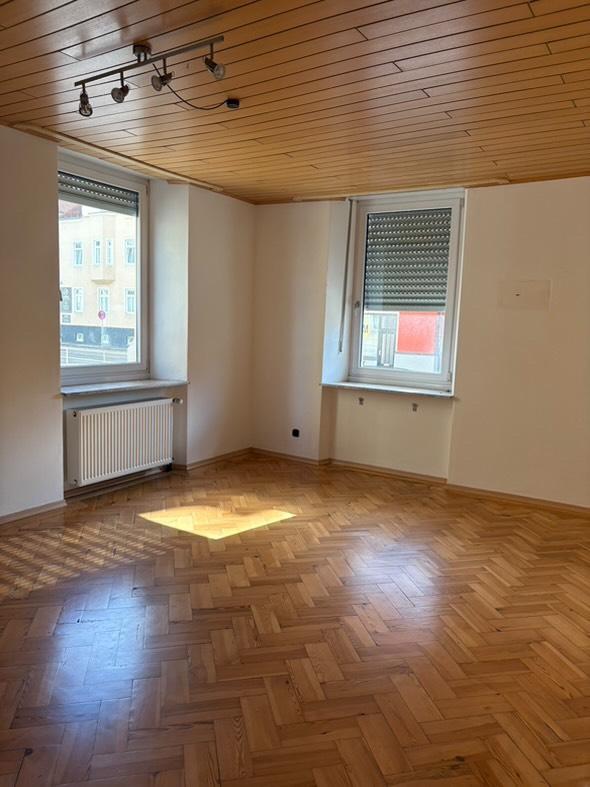Thumbnail-3,5 Zimmer Altbauwohnung mit Fischgrätenparkett