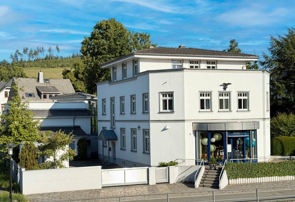 Thumbnail-Wohn- und Geschäftshaus mit Nebengebäude