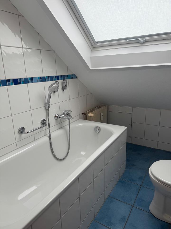 Thumbnail-Helle 2 Zimmer DG inkl. EBK, Tageslicht Wannenbad und Keller