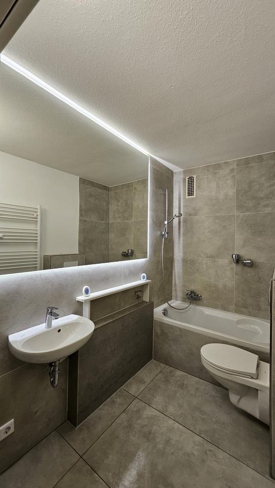 Thumbnail-2-Zimmer-Wohnung mit großem Balkon und Blick auf Frankfurt