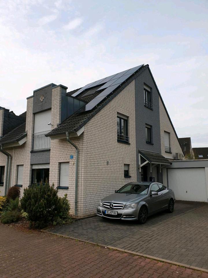 Thumbnail-Doppelhaushälfte in Langenfeld Reusrath Bj. 2003