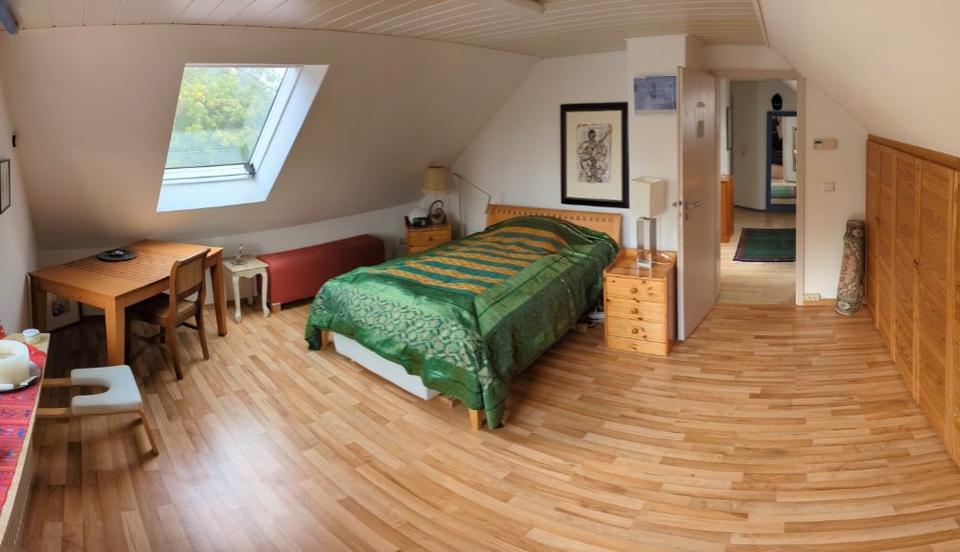 Thumbnail-Gemütliche & helle 60 m² Dachgeschosswohnung mit Einbauküche