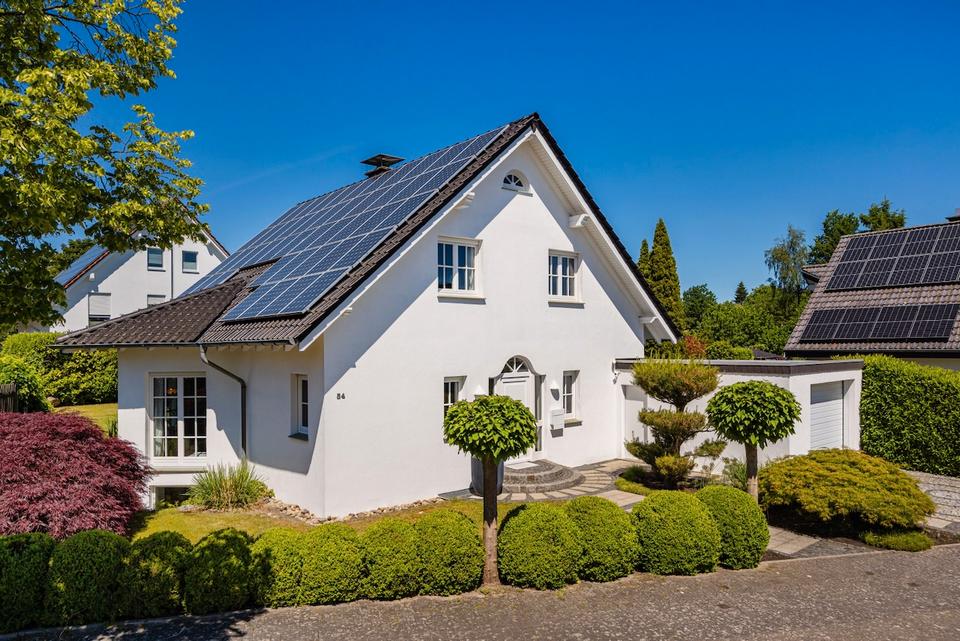 Thumbnail-Charmantes Einfamilienhaus mit Wintergarten, Sauna, PV-Anlage